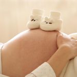 Creme e cosmetici in gravidanza. I pericoli dei parabeni.