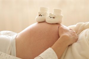 Creme e cosmetici in gravidanza. I pericoli dei parabeni.