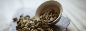 Acqua al cardamomo per smaltire un pasto troppo abbondante
