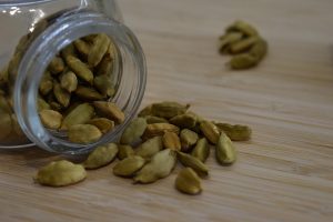 Acqua al cardamomo per smaltire un pasto troppo abbondante