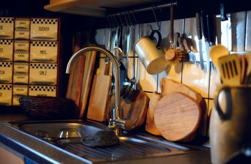 Igiene domestica: attenzione ai batteri sulle spugne da cucina