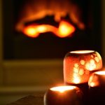 Siediti accanto al fuoco