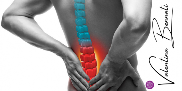 Mal di schiena: può dipendere dall'intestino