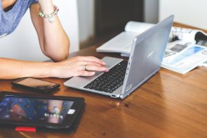 Elettrosensibilità, un male del nostro tempo: i vari possibili sintomi