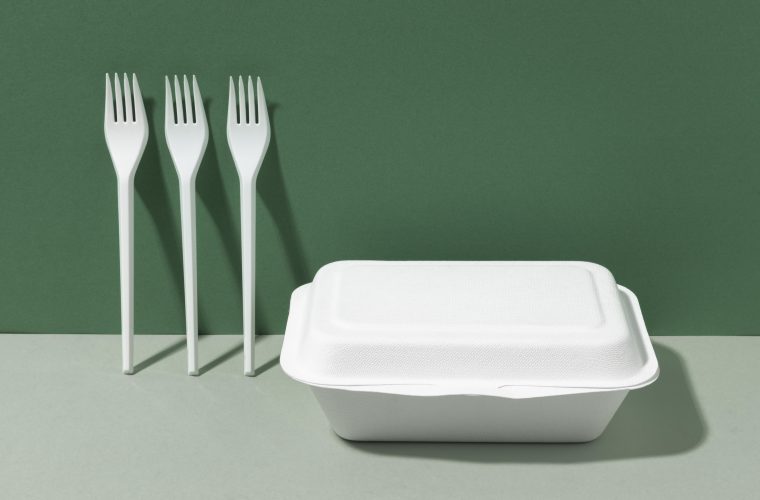 Riscaldare il cibo nella plastica: la comodità che costa cara