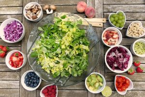 Mangiare sano non basta: come ridurre davvero i pesticidi a tavola