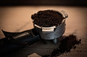Fondi di caffè: prima di buttarli, prova così